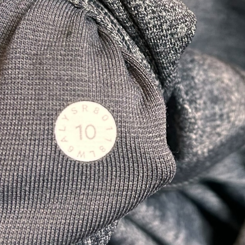 Lululemon Wunder Under Crop (Hi-Rise) *Luxtreme 21" Heathered Black- Size 10 - Picture 10 of 13